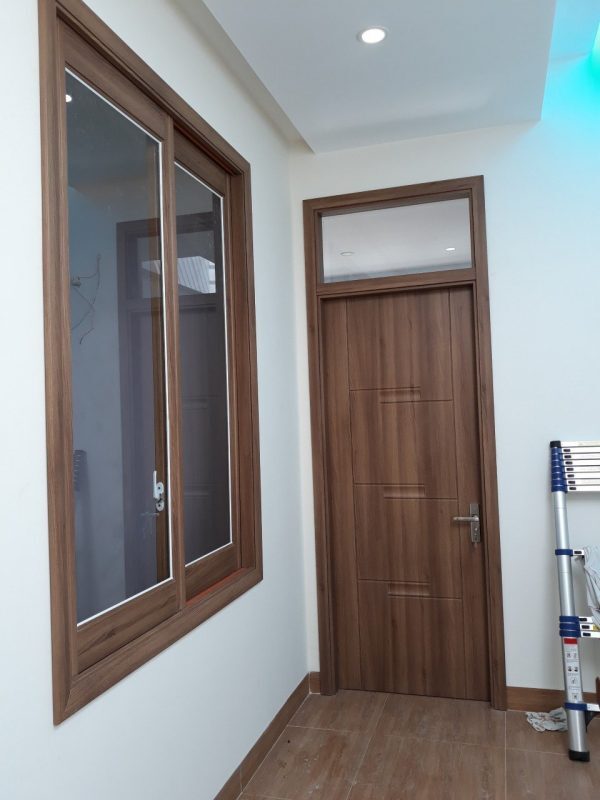 Cửa gỗ Composite có ô thoáng cho phòng ngủ