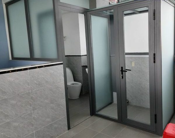 Cửa nhôm Xingfa phòng tắm có độ bền cao, đảm bảo tính riêng tư